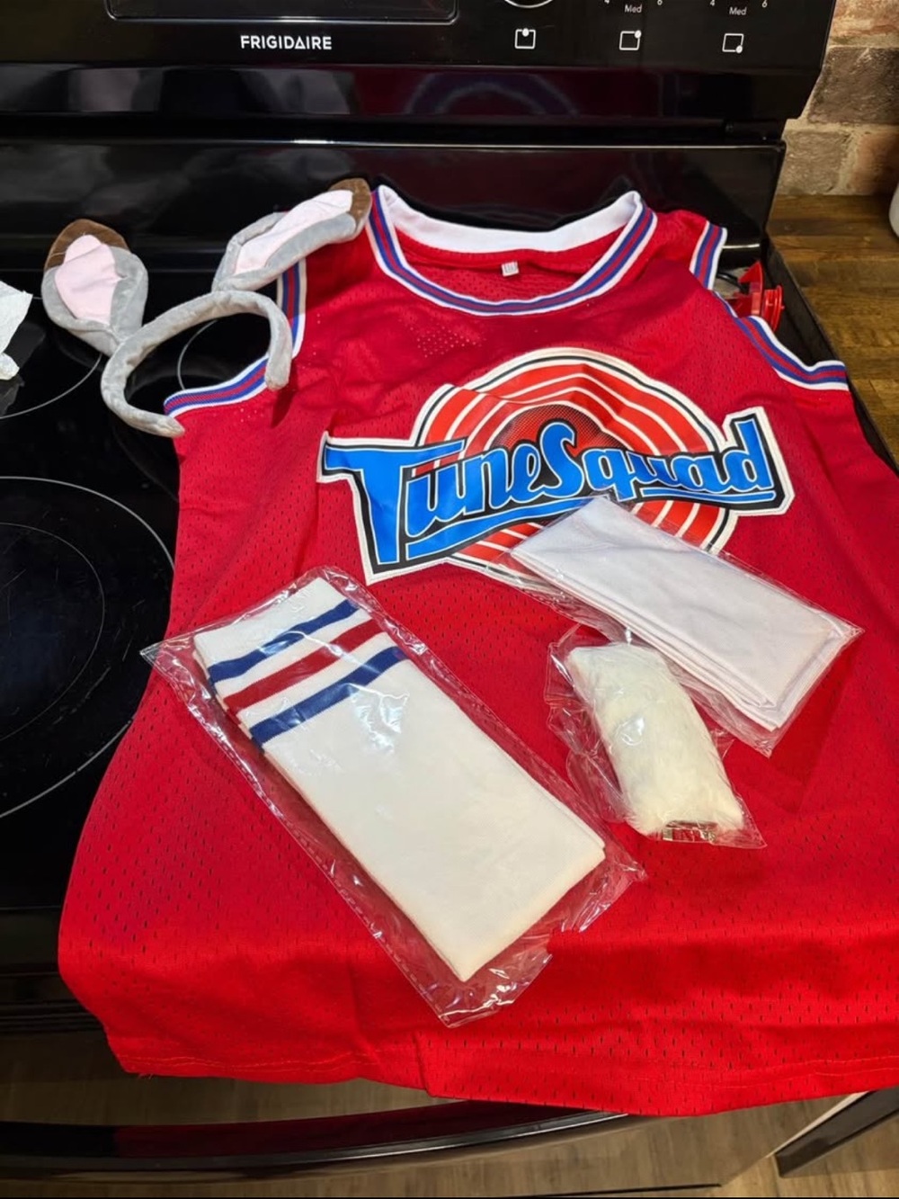 Space Jam Bugs Bunny Tune Squad Costume Set - Red Basketball Jersey Men's XS NWT